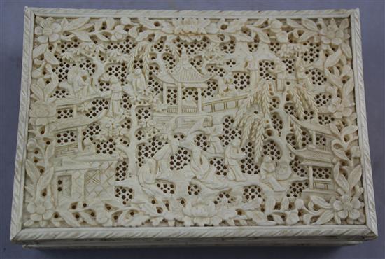 A Chinese ivory box, late 19th century, 13cm